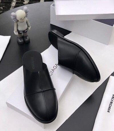 Buy trendy type Balenciaga sliders in Nigeria and explore the best online store for clothes and shoes in Nigeria.