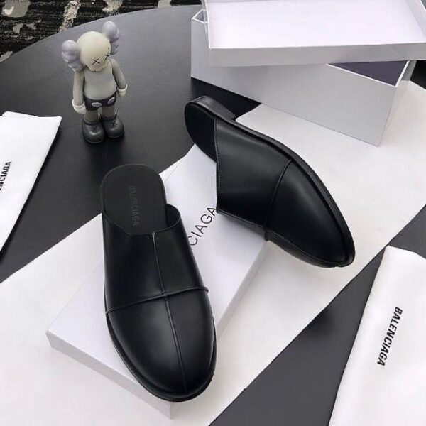 Buy trendy type Balenciaga sliders in Nigeria and explore the best online store for clothes and shoes in Nigeria.