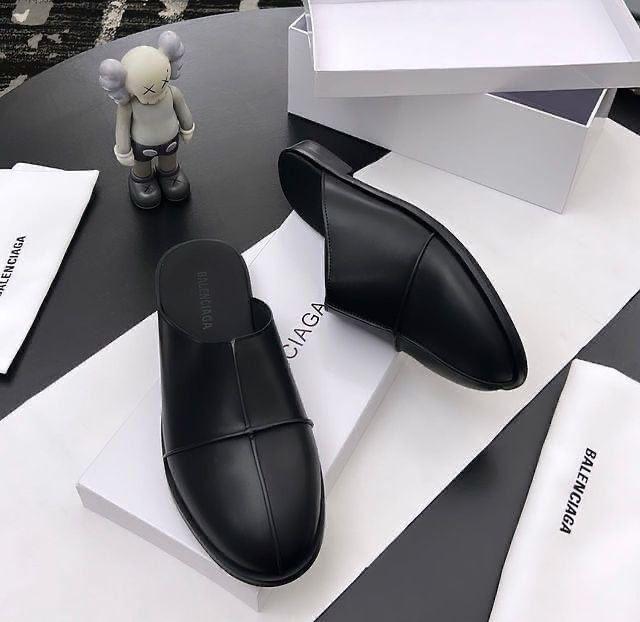 Buy trendy type Balenciaga sliders in Nigeria and explore the best online store for clothes and shoes in Nigeria.