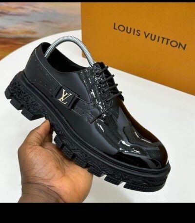 Buy trendy type shoes in Nigeria and explore the best online store for clothes and shoes in Nigeria.
