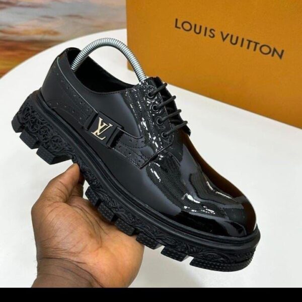 Buy trendy type shoes in Nigeria and explore the best online store for clothes and shoes in Nigeria.