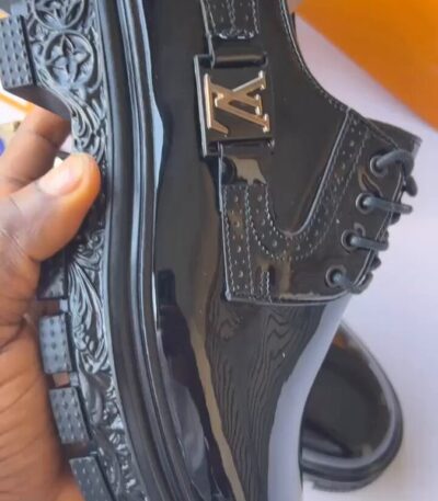 Buy trendy type shoes in Nigeria and explore the best online store for clothes and shoes in Nigeria.