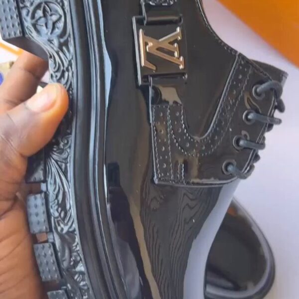 Buy trendy type shoes in Nigeria and explore the best online store for clothes and shoes in Nigeria.